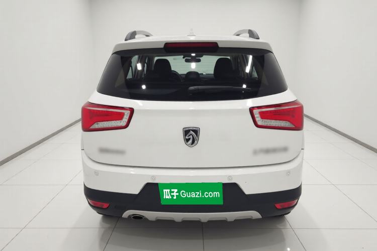 Used Baojun 560 2015 1.8L manual luxury version Rear