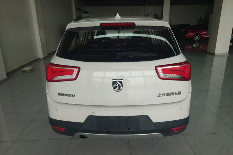 Used Baojun 560 2015 1.8L manual luxury version Rear