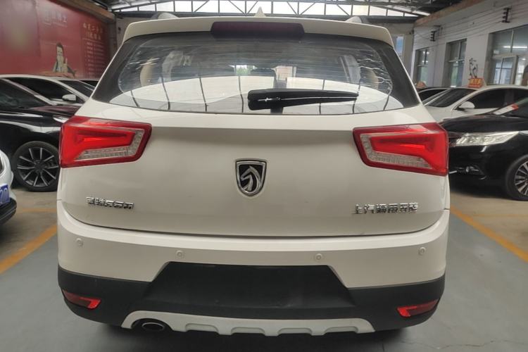 Used Baojun 560 2015 1.8L manual luxury version Rear