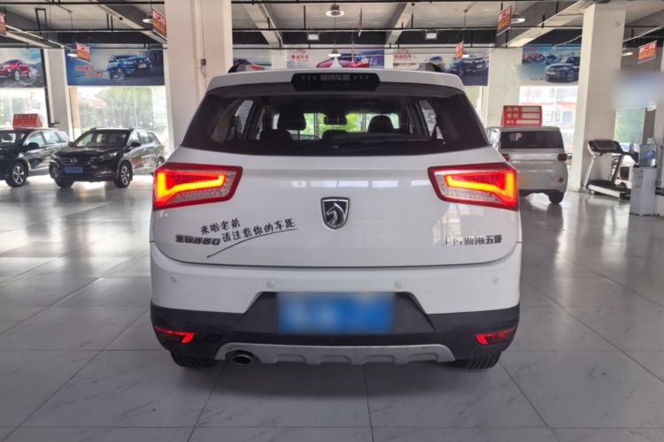 Used Baojun 560 2015 1.8L manual luxury version Rear