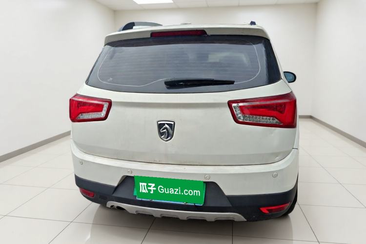 Used Baojun 560 2015 1.8L manual luxury version Rear