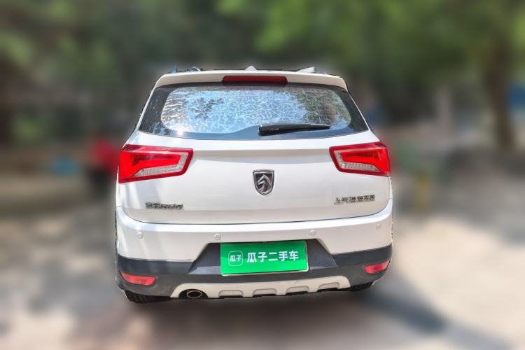 Used Baojun 560 2015 1.8L manual luxury version Rear