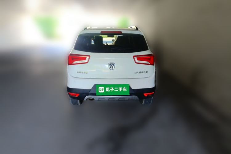 Used Baojun 560 2015 1.8L manual luxury version Rear