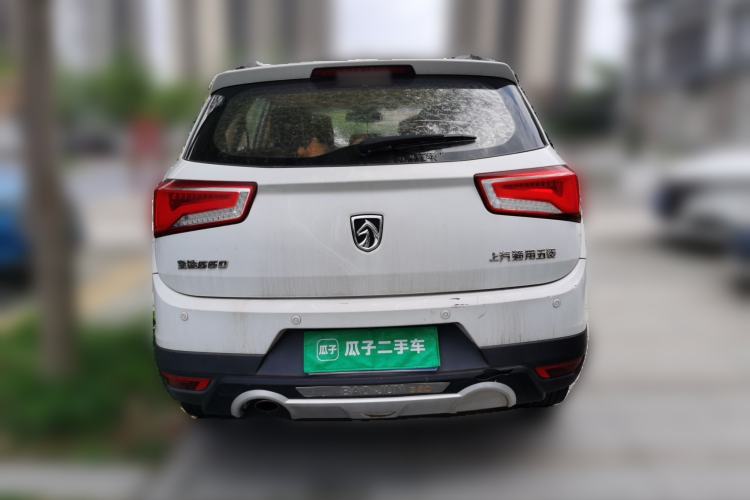 Used Baojun 560 2015 1.8L manual luxury version Rear
