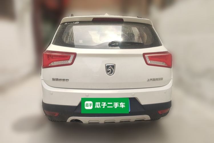 Used Baojun 560 2015 1.8L manual luxury version Rear