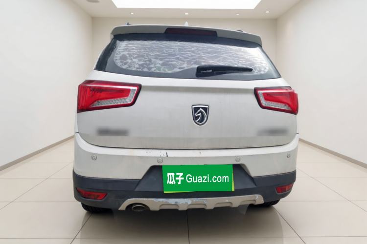 Used Baojun 560 2015 1.8L manual luxury version Rear