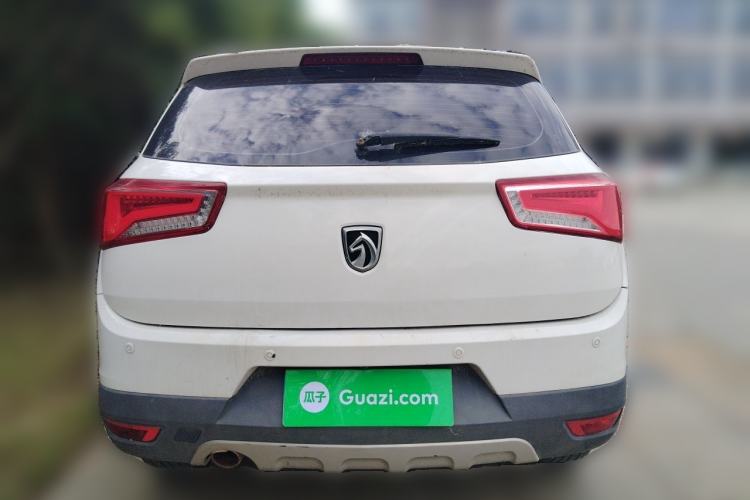 Used Baojun 560 2015 1.8L manual luxury version Rear