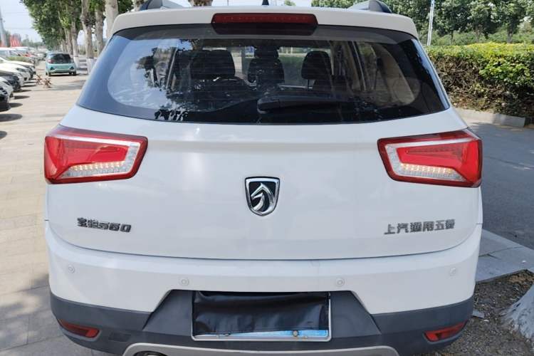 Used Baojun 560 2015 1.8L manual Comfort trim level Rear