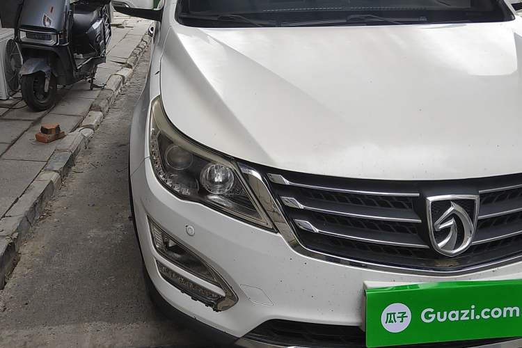 Used Baojun 560 2015 1.8L manual luxury version Right Front Headlight