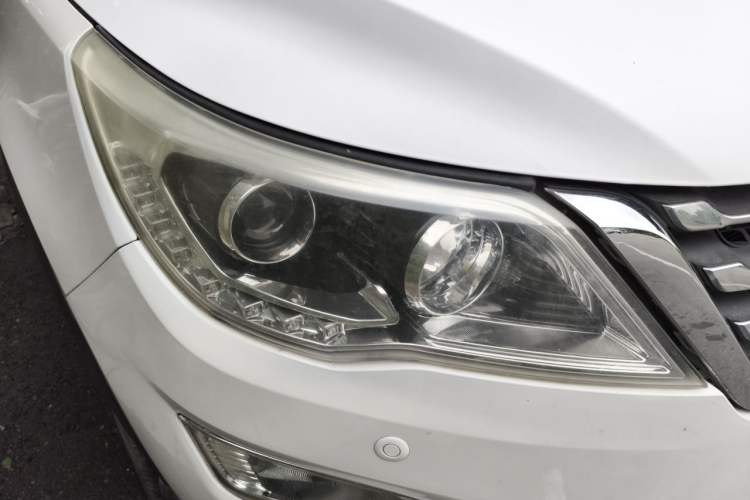 Used Baojun 560 2015 1.8L manual luxury version Right Front Headlight