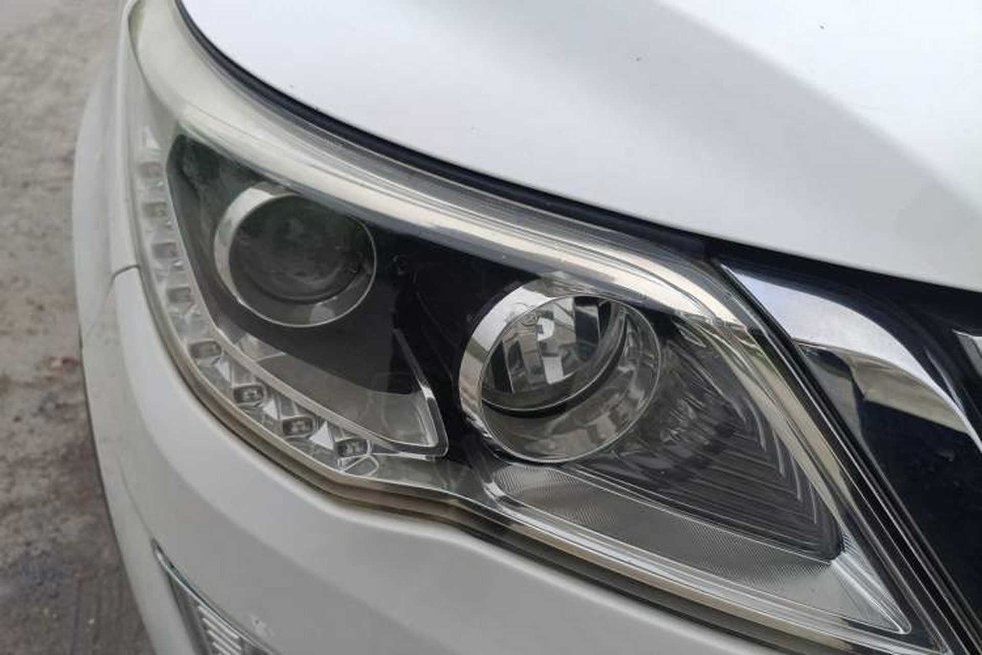Used Baojun 560 2015 1.8L manual luxury version Right Front Headlight