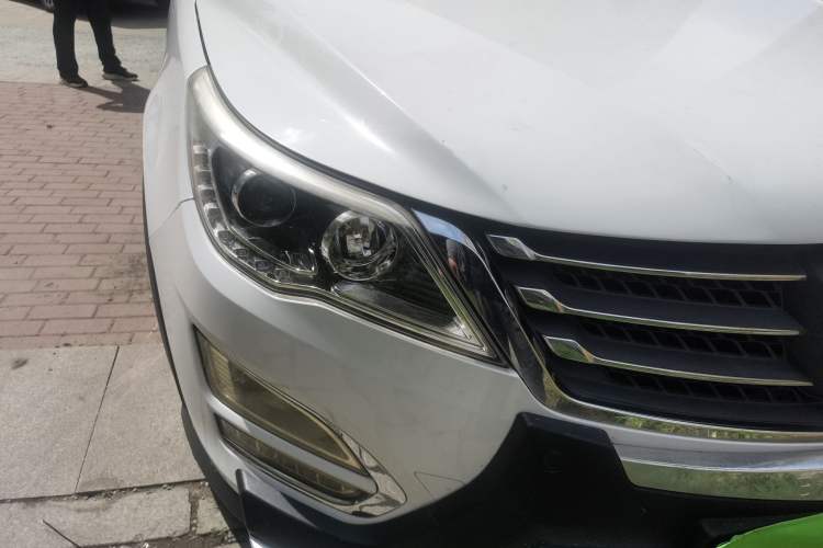 Used Baojun 560 2015 1.8L manual Comfort trim level Right Front Headlight