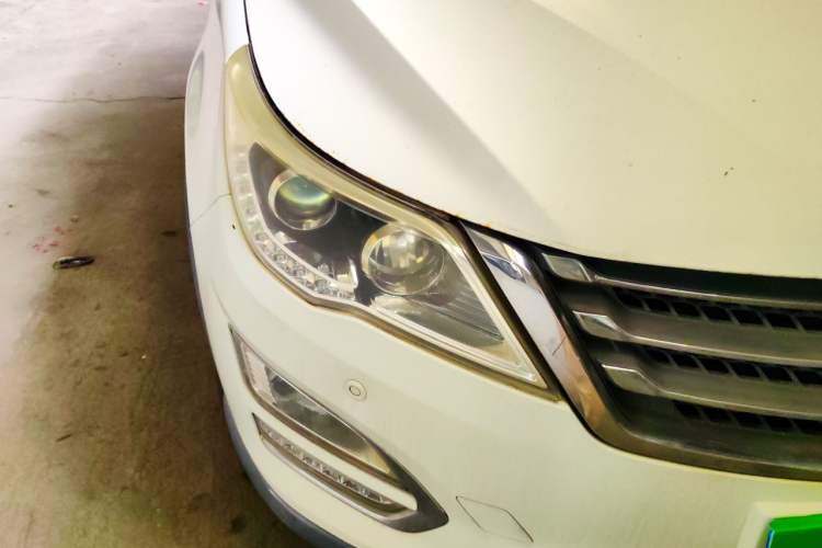 Used Baojun 560 2015 1.8L manual luxury version Right Front Headlight
