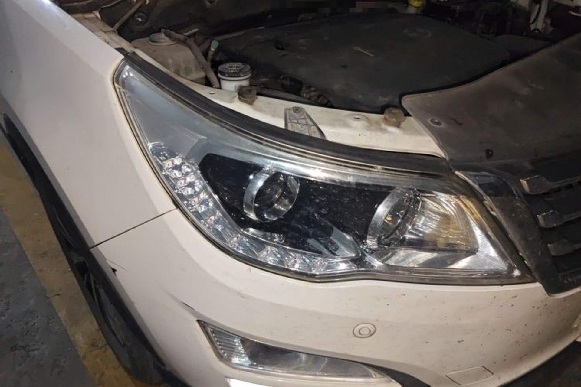 Used Baojun 560 2015 1.8L manual luxury version Right Front Headlight