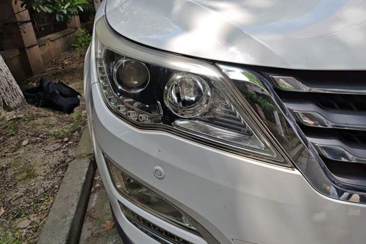 Used Baojun 560 2015 1.8L manual luxury version Right Front Headlight