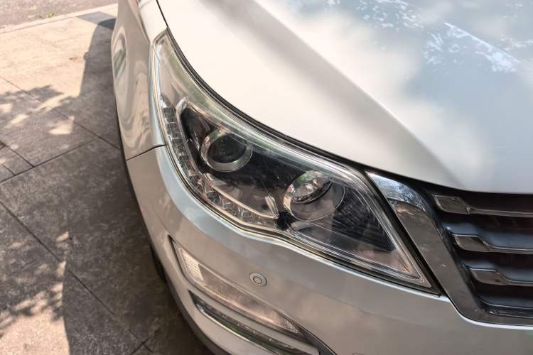 Used Baojun 560 2015 1.8L manual luxury version Right Front Headlight