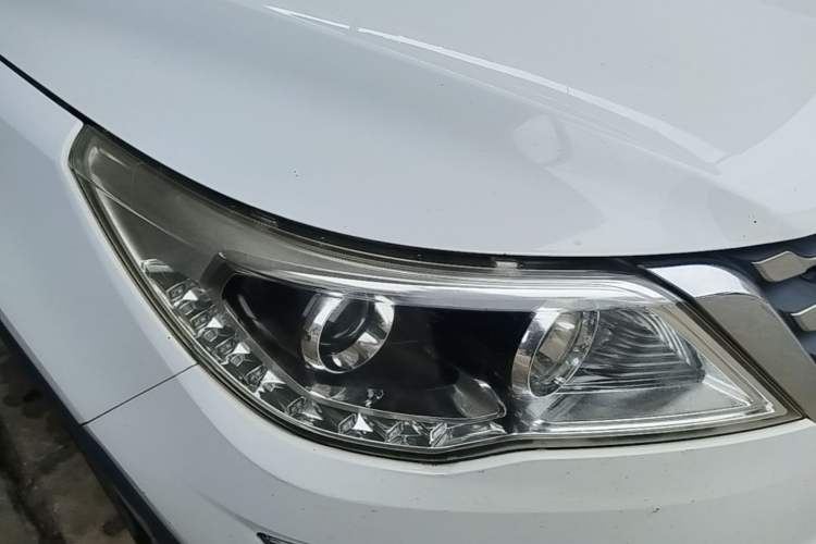 Used Baojun 560 2015 1.8L Manual Elite Edition Right Front Headlight