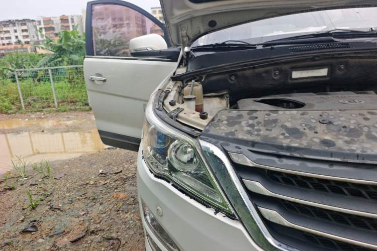 Used Baojun 560 2015 1.8L manual luxury version Right Front Headlight