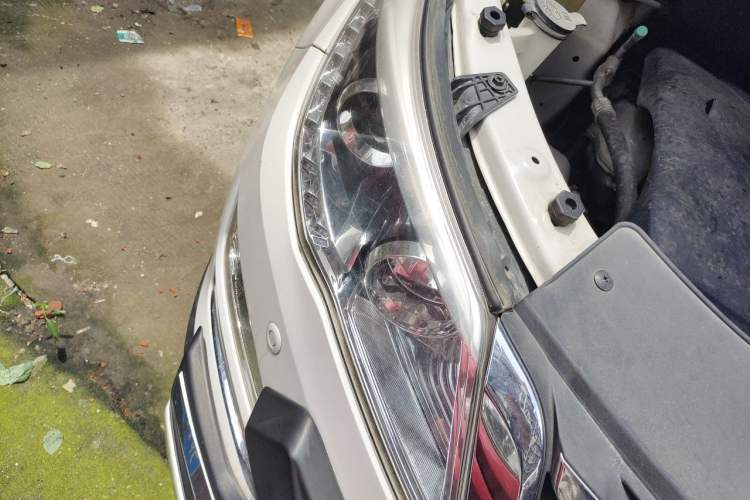 Used Baojun 560 2015 1.8L manual luxury version Right Front Headlight