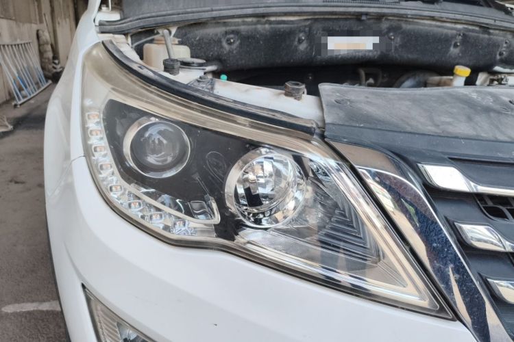 Used Baojun 560 2015 1.8L manual Comfort trim level Right Front Headlight