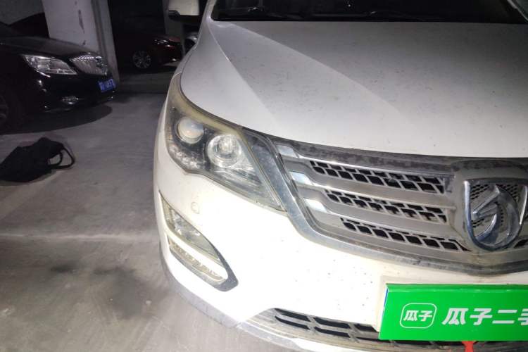 Used Baojun 560 2015 1.8L manual luxury version Right Front Headlight
