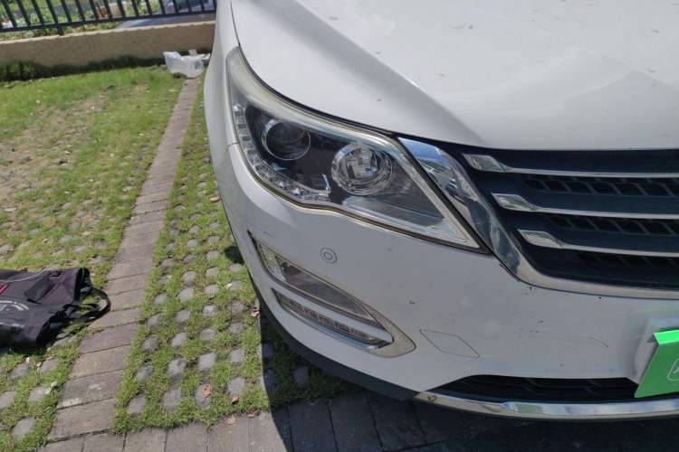 Used Baojun 560 2015 1.8L manual luxury version Right Front Headlight