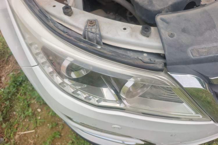 Used Baojun 560 2015 1.8L manual luxury version Right Front Headlight