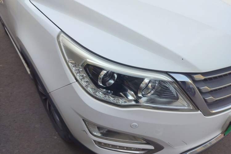 Used Baojun 560 2015 1.8L manual luxury version Right Front Headlight