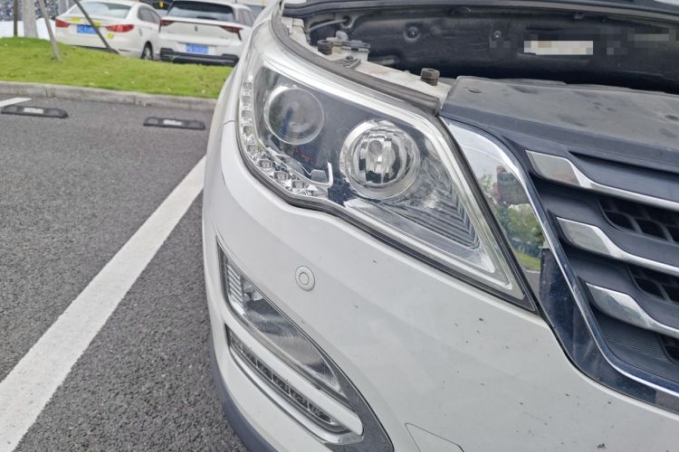 Used Baojun 560 2015 1.8L manual luxury version Right Front Headlight