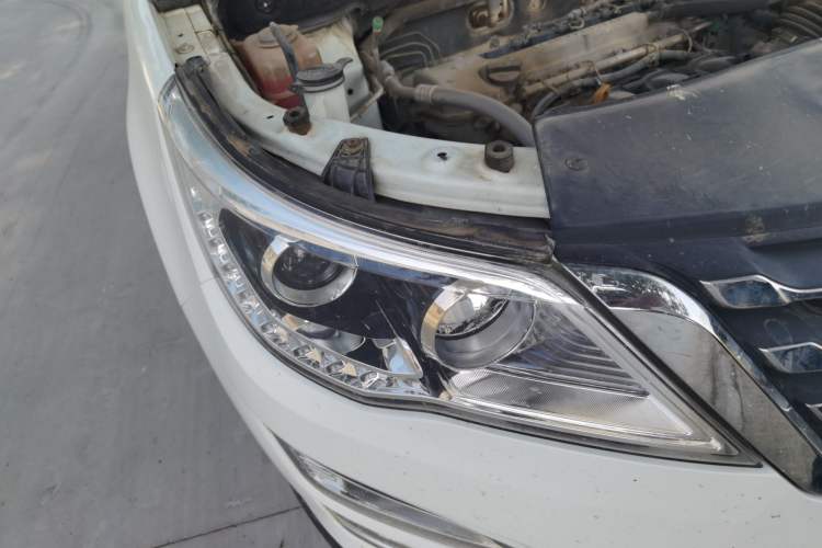 Used Baojun 560 2015 1.8L manual Comfort trim level Right Front Headlight