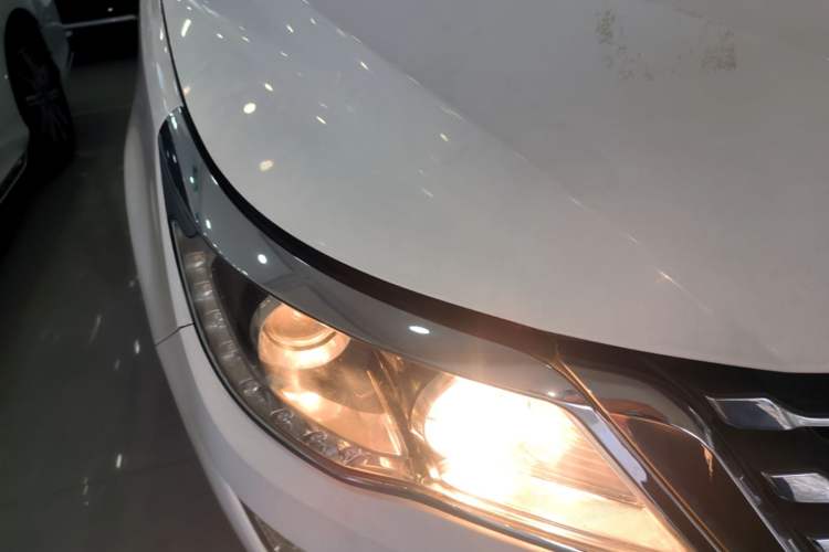 Used Baojun 560 2015 1.8L manual luxury version Right Front Headlight