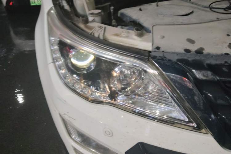Used Baojun 560 2015 1.8L manual luxury version Right Front Headlight