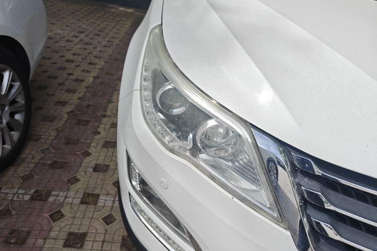 Used Baojun 560 2015 1.8L manual luxury version Right Front Headlight