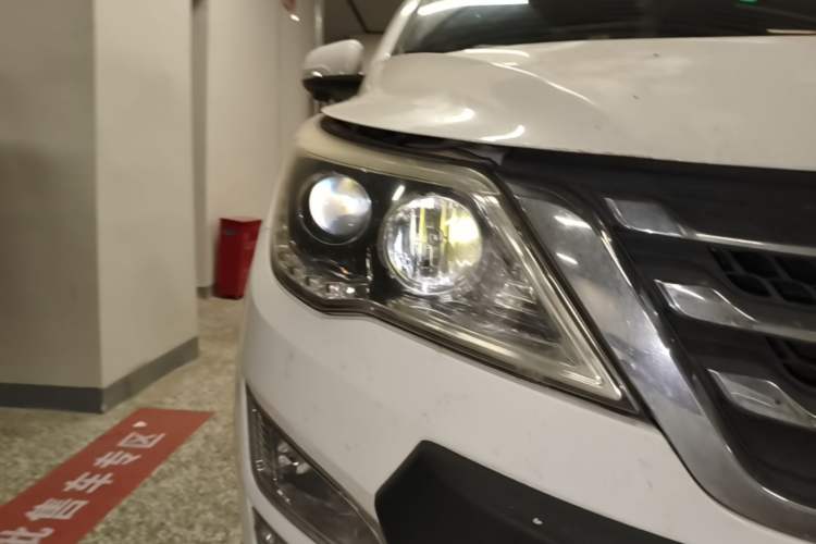 Used Baojun 560 2015 1.8L Manual Elite Edition Right Front Headlight