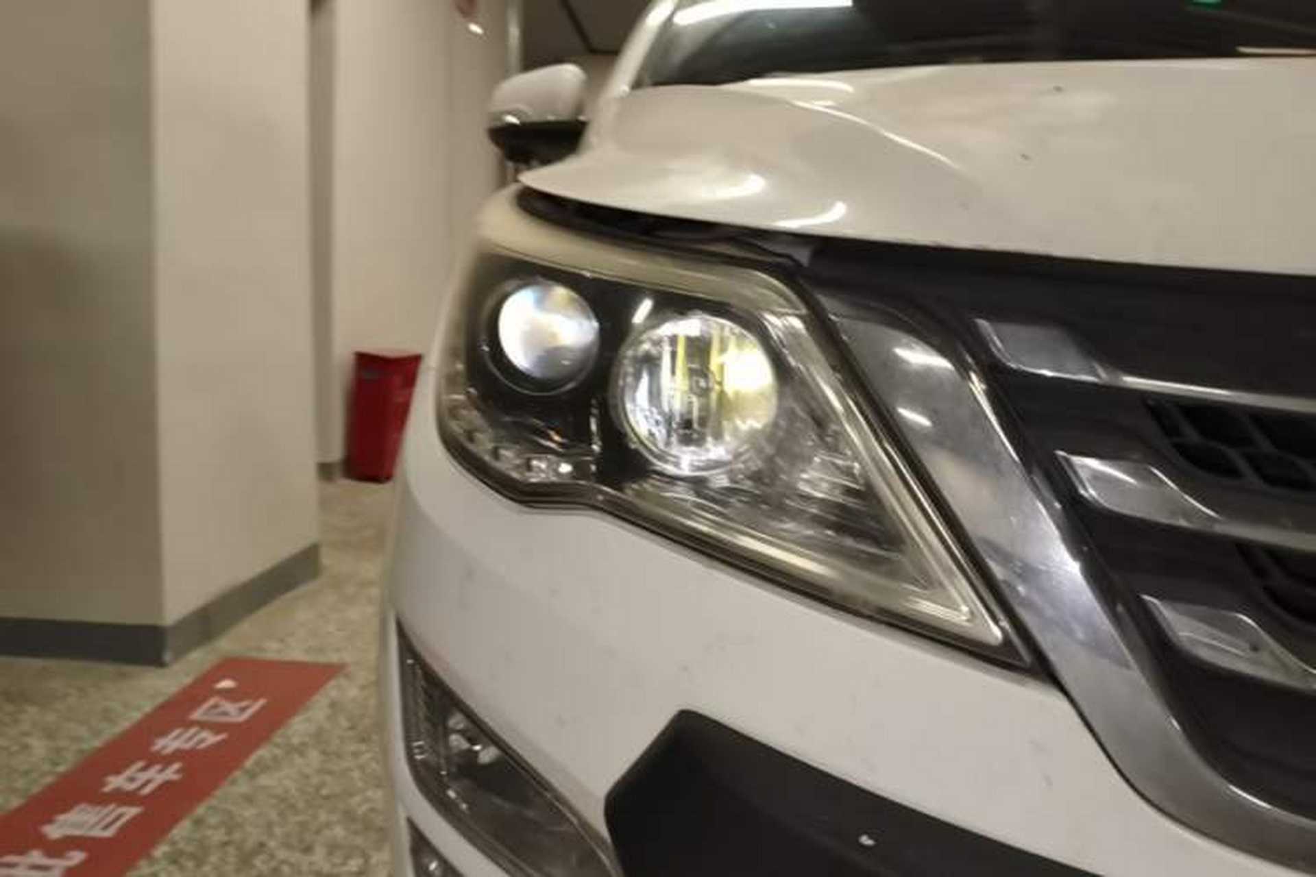 Used Baojun 560 2015 1.8L Manual Elite Edition Right Front Headlight