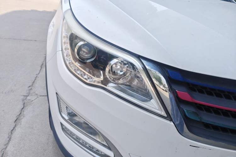 Used Baojun 560 2015 1.8L manual Comfort trim level Right Front Headlight