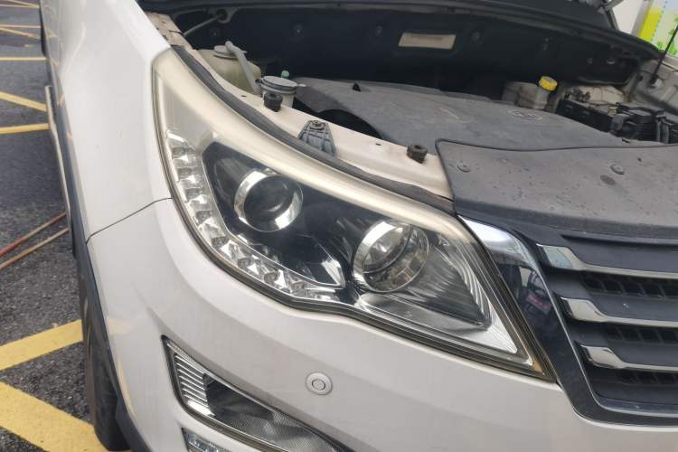 Used Baojun 560 2015 1.8L manual luxury version Right Front Headlight