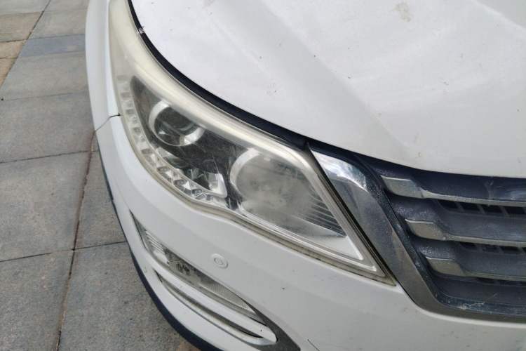 Used Baojun 560 2015 1.8L manual luxury version Right Front Headlight