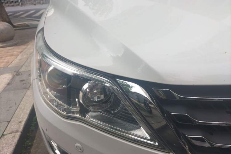 Used Baojun 560 2015 1.8L manual luxury version Right Front Headlight