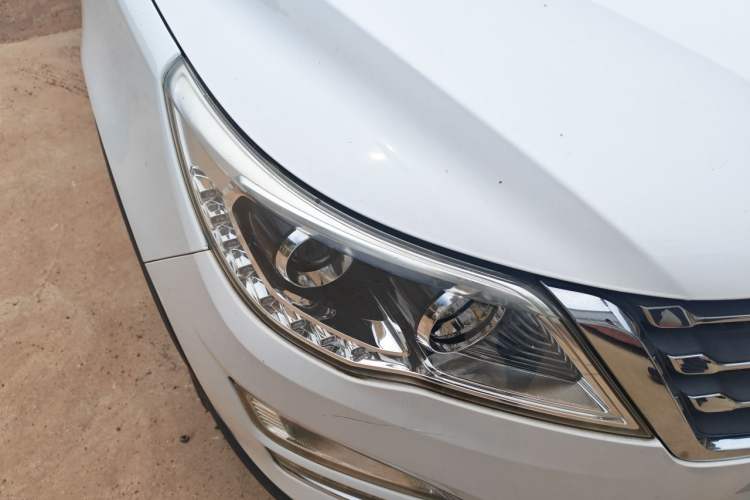 Used Baojun 560 2015 1.8L Manual Elite Edition Right Front Headlight