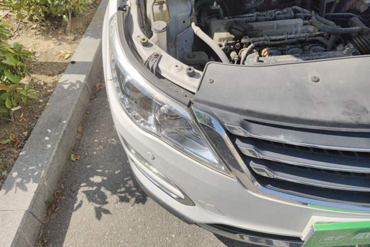 Used Baojun 560 2015 1.8L manual luxury version Right Front Headlight