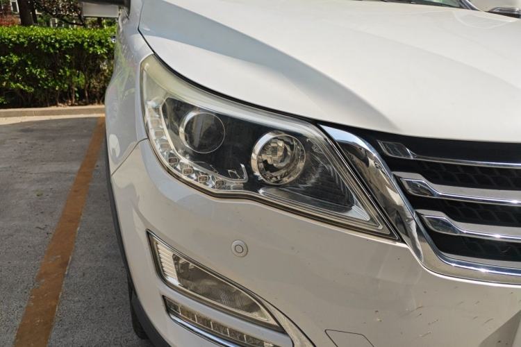 Used Baojun 560 2015 1.8L manual luxury version Right Front Headlight