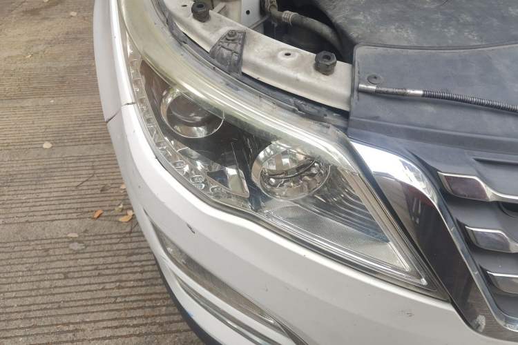 Used Baojun 560 2015 1.8L Manual Elite Edition Right Front Headlight