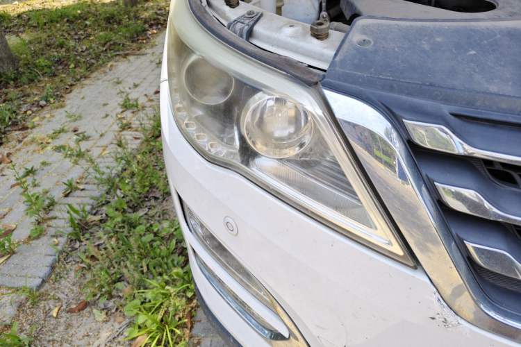 Used Baojun 560 2015 1.8L manual luxury version Right Front Headlight