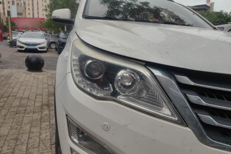 Used Baojun 560 2015 1.8L manual luxury version Right Front Headlight