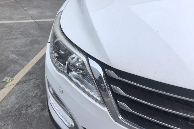 Used Baojun 560 2015 1.8L manual luxury version Right Front Headlight