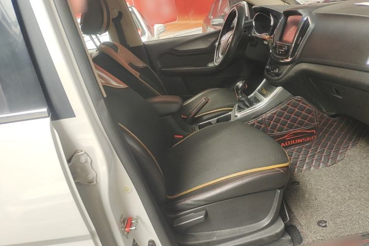 Used Baojun 560 2015 1.8L manual luxury version Right Front Seat