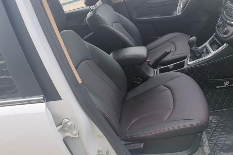 Used Baojun 560 2015 1.8L manual luxury version Right Front Seat