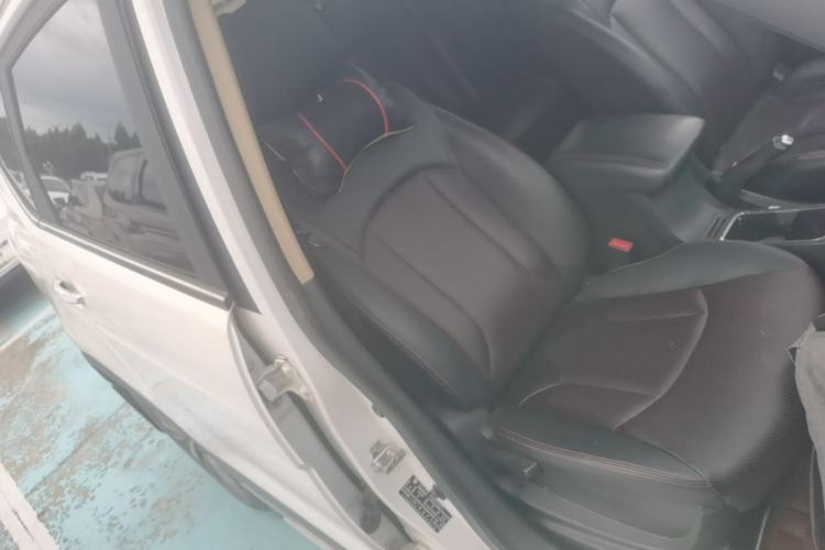 Used Baojun 560 2015 1.8L manual luxury version Right Front Seat
