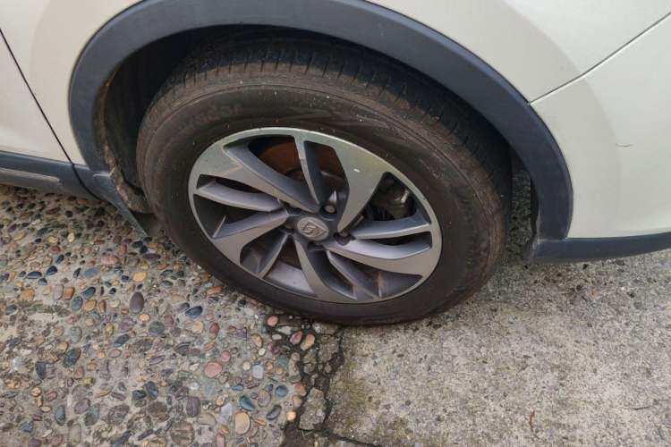 Used Baojun 560 2015 1.8L manual luxury version Right Front Wheel Hub